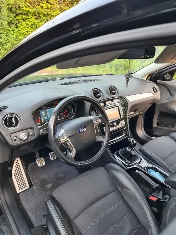 Gebraucht Ford Mondeo Sport 140 PS (102 kW) 2010 Schwarz Limousine