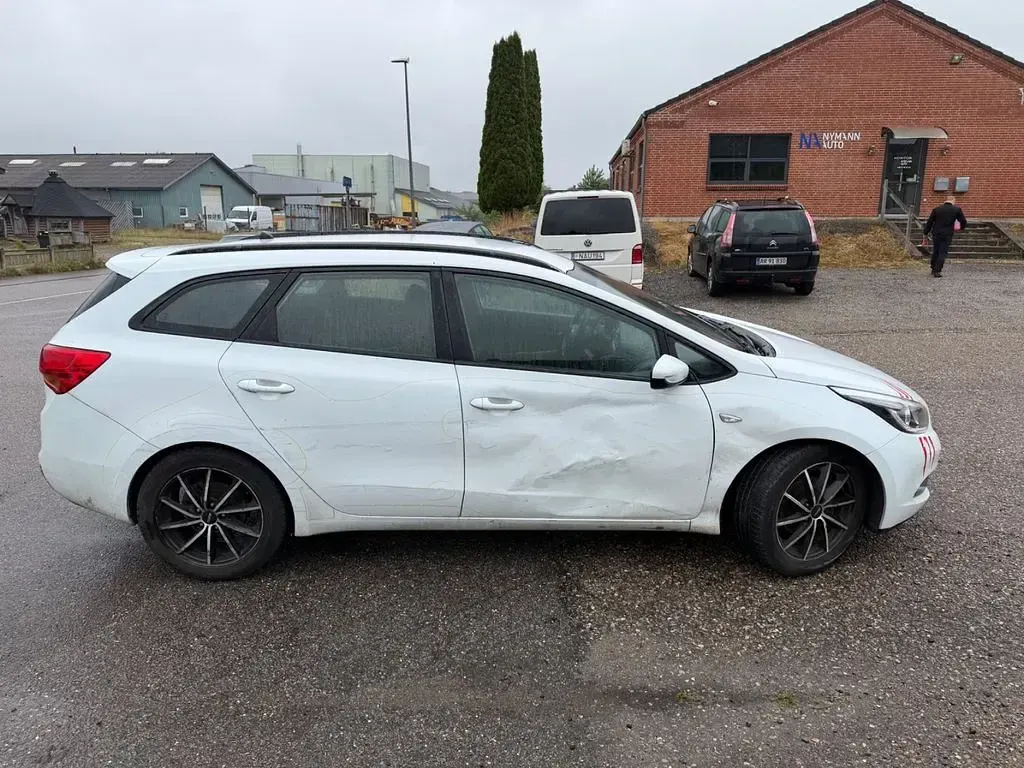 Gebraucht Kia Ceed Sportswagon Spirit 128 PS (94 kW) 2014 Kombi