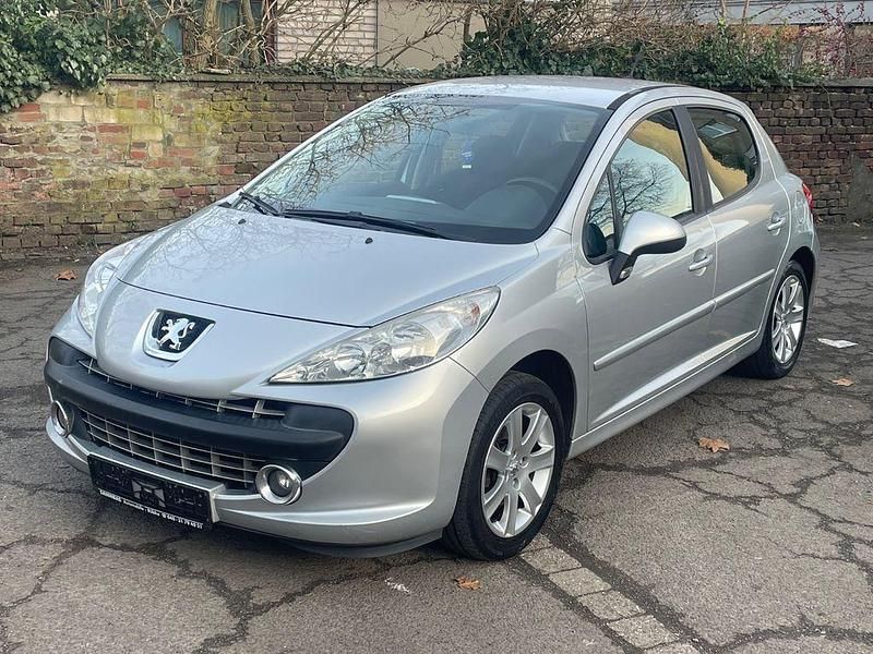 Grau Gebraucht 2008 Peugeot 207 Limousine | 3.650 € (Fairer Preis) - Bild 1/4