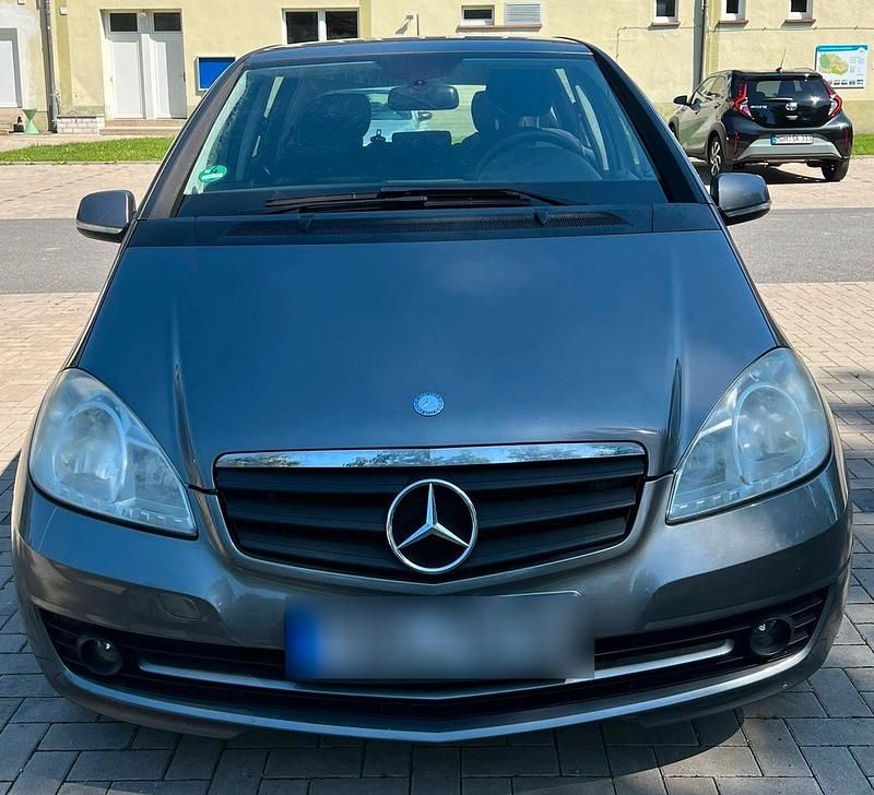 Grau Gebraucht 2010 Mercedes A160 Kleinwagen | 1.500 € (Superpreis) - Bild 1/4