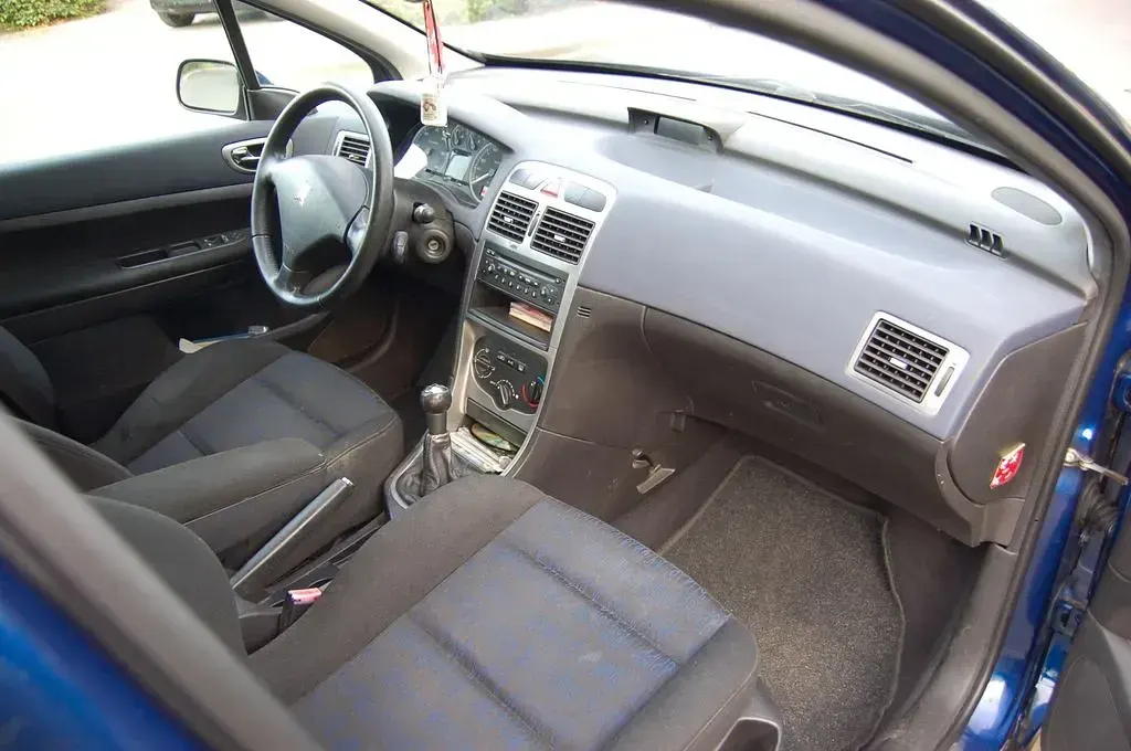 Gebraucht Peugeot 307 Tendance 107 PS (78 kW) 2003 Blau Limousine