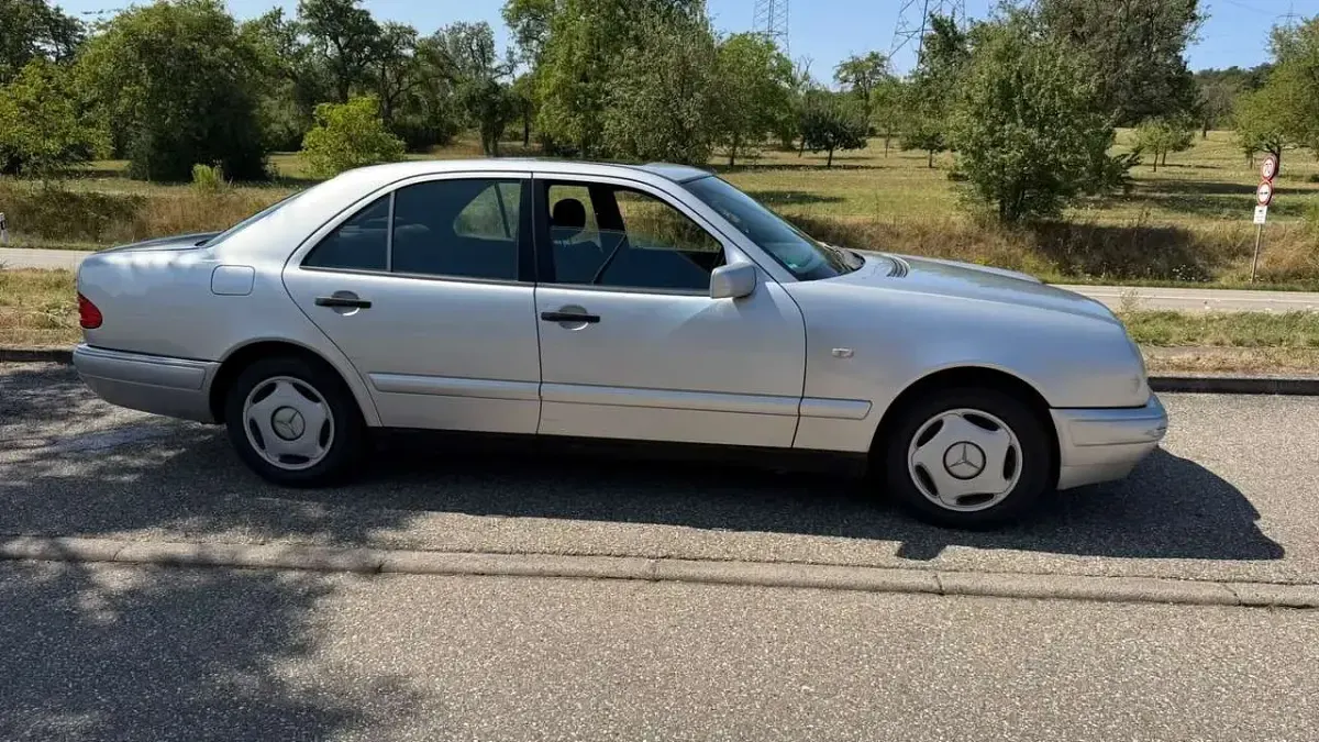 Gebraucht Mercedes E200 Classic 136 PS (100 kW) 1997 Silber Limousine