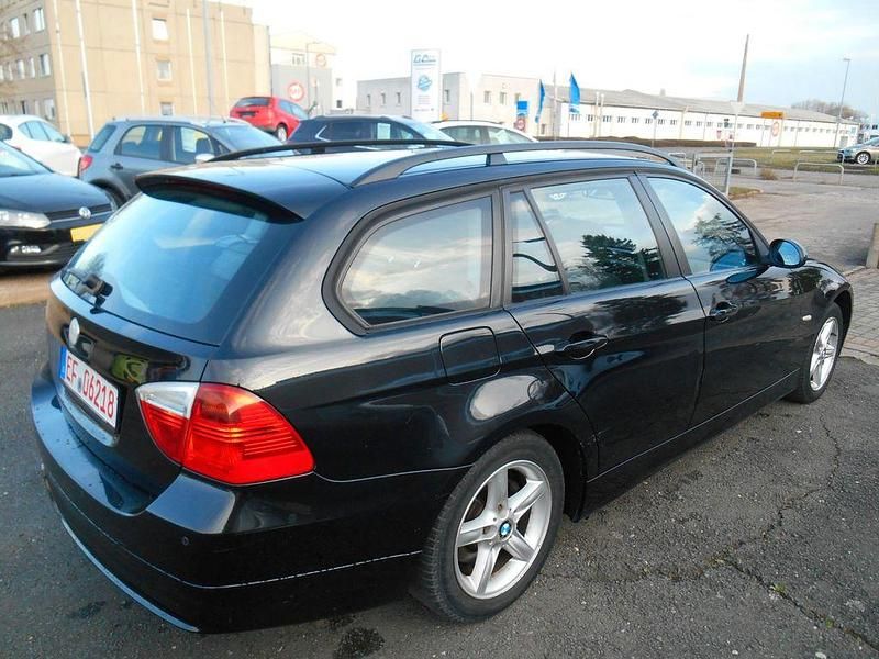 Gebraucht BMW 318 129 PS (94 kW) 2007 Schwarz Kombi