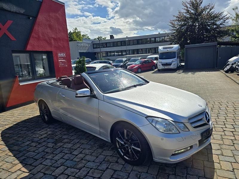 Gebraucht Mercedes E250 204 PS (150 kW) 2011 Silber Cabrio