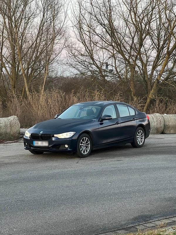 Gebraucht BMW 320 184 PS (135 kW) 2014 Blau Limousine