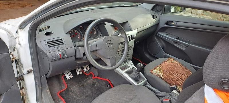 Gebraucht Opel Astra GTC Selection 90 PS (66 kW) 2009 Weiß Limousine