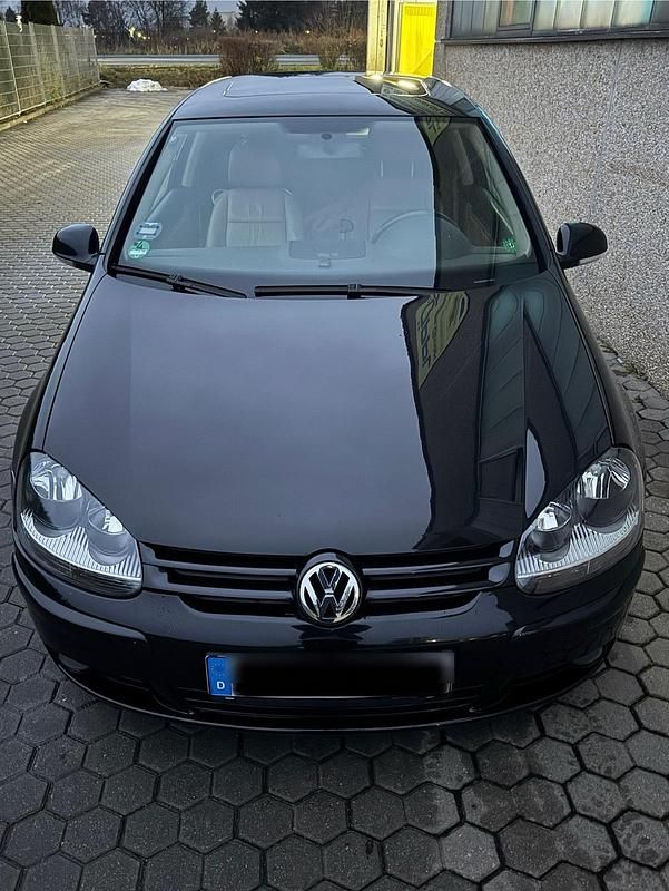Schwarz Gebraucht 2005 VW Golf IV Kleinwagen | 700 € (Superpreis) - Bild 1/4