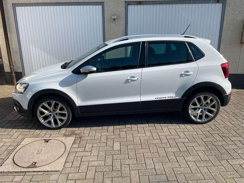 Gebraucht VW Polo Cross 90 PS (66 kW) 2015 Pure white Kleinwagen