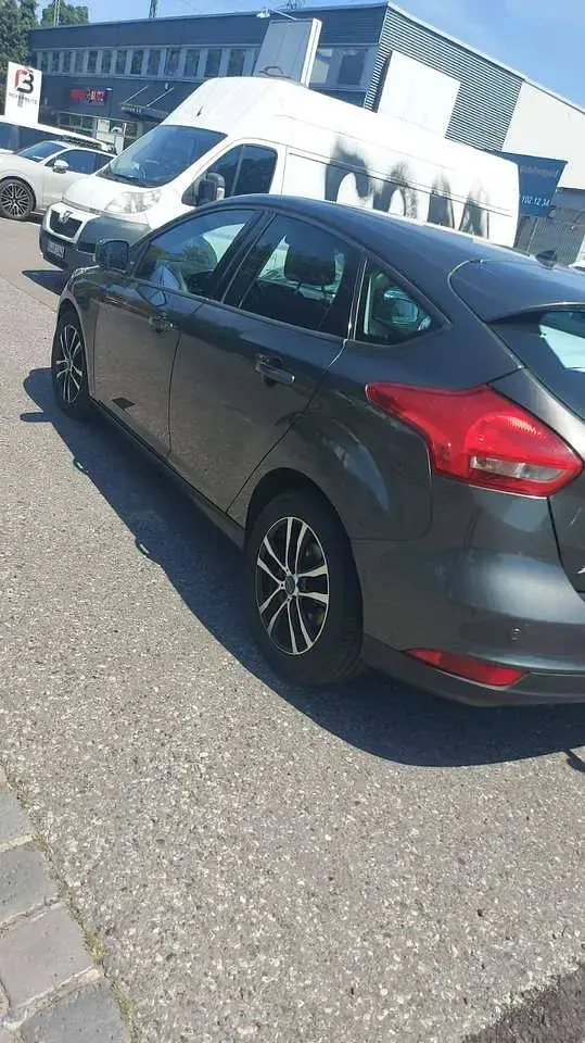 Gebraucht Ford Focus Business Edition 101 PS (74 kW) 2016 Magneticgrau (metallic) Kleinwagen