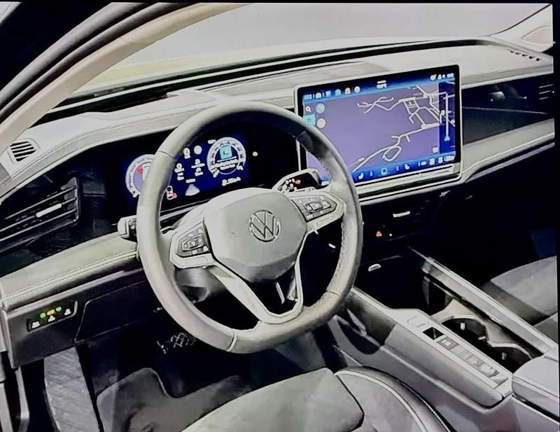 Gebraucht VW Passat Elegance 150 PS (110 kW) 2025 Schwarz Kombi