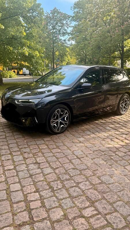 Grau Gebraucht 2023 BMW iX SUV | 52.500 € (Guter Preis) - Bild 1/4