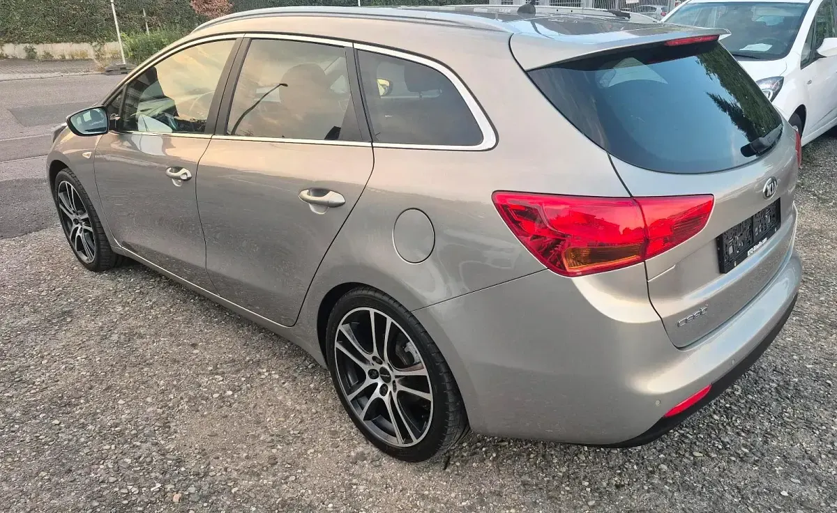 Gebraucht Kia Ceed 135 PS (99 kW) 2013 Grau Kleinwagen