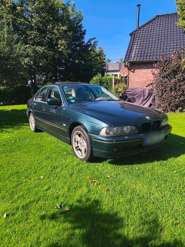 Grün Gebraucht 2002 BMW 535 Limousine | 6.499 € - Bild 1/4