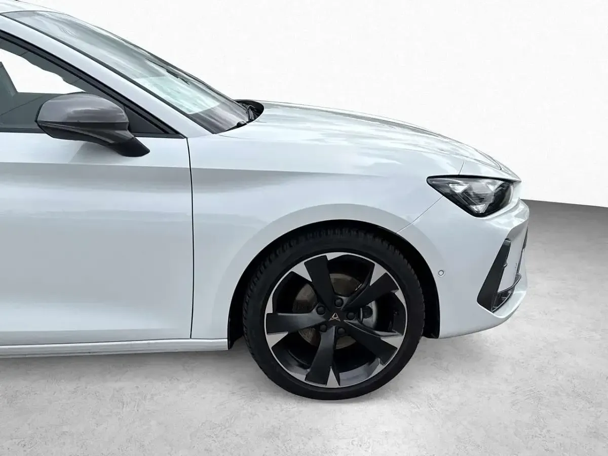 Używany Cupra Leon 150 KM (110 kW) 2025 Biały Kombi