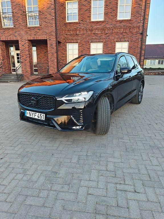 Schwarz Gebraucht 2022 Volvo XC60 Momentum SUV | 29.500 € (Superpreis) - Bild 1/4