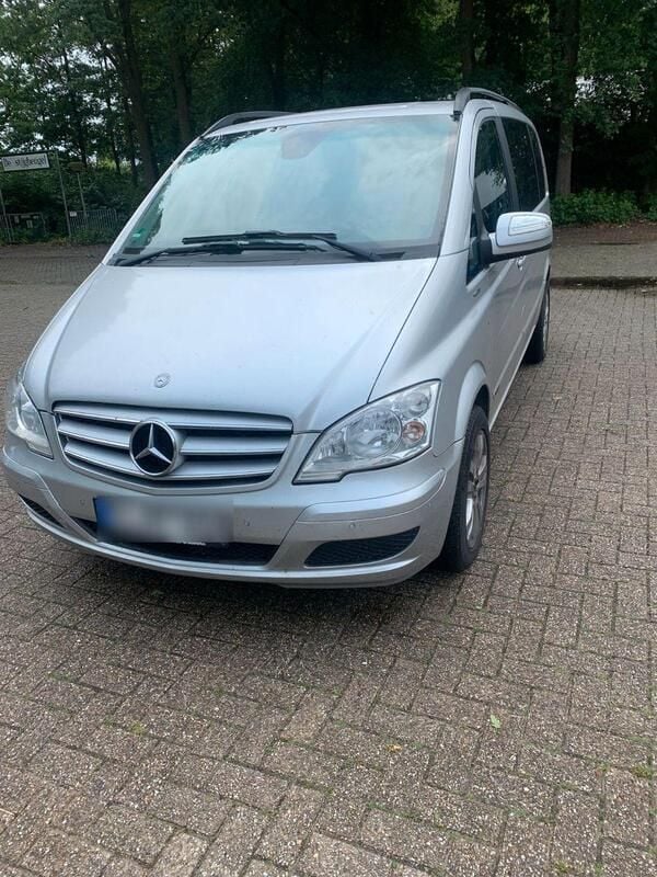 Grau Gebraucht 2012 Mercedes Viano Edition Van / Kleinbus | 16.500 € (Fairer Preis) - Bild 1/4