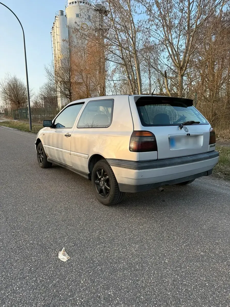 Usata VW Golf 90 CV (66 kW) 1996 Argento Coupé