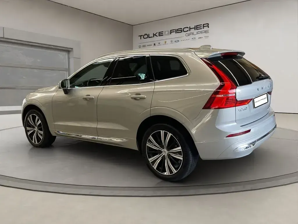 Gebraucht Volvo XC60 Plus 197 PS (144 kW) 2023 735 silber dawn (metallic) SUV