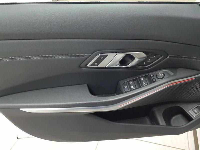 Gebraucht BMW 330 M Sport 258 PS (189 kW) 2022 Mineralweiß metallic Kombi