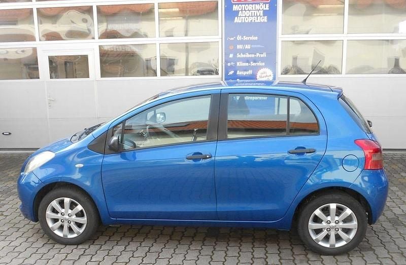 Gebraucht Toyota Yaris Cool 69 PS (50 kW) 2007 Blau Kleinwagen