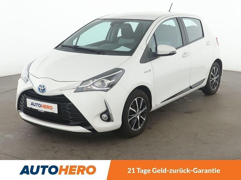 Weiß Gebraucht 2018 Toyota Yaris Hybrid Team Kleinwagen | 13.510 € (Guter Preis) - Bild 1/3