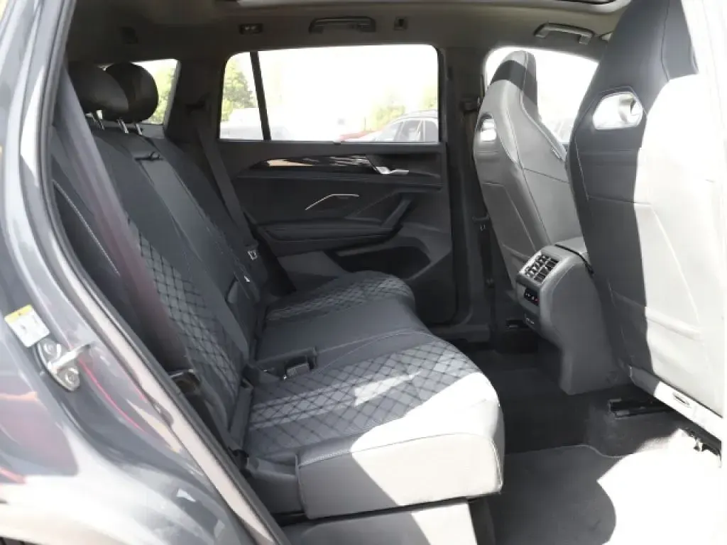 Gebraucht VW Tayron R-line 193 PS (141 kW) 2025 Grau SUV