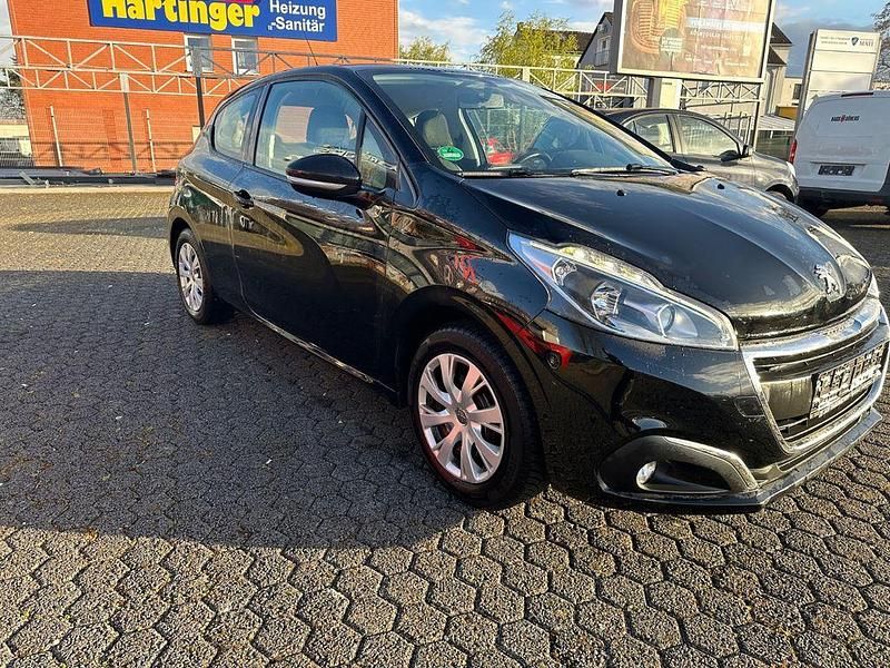Gebraucht Peugeot 208 68 PS (50 kW) 2018 Schwarz Kleinwagen