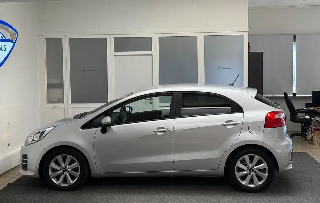 Gebraucht Kia Rio 109 PS (80 kW) 2016 Silber Kleinwagen