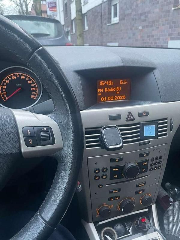 Gebraucht Opel Astra Selection 90 PS (66 kW) 2009 Schwarz Limousine