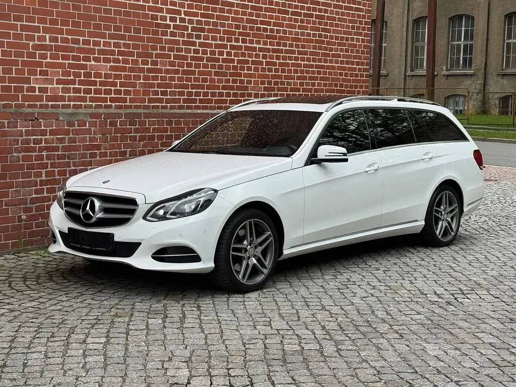 Second-hand Mercedes E250 Avantgarde 211 CP (155 kW) 2015 Alb Berlinǎ