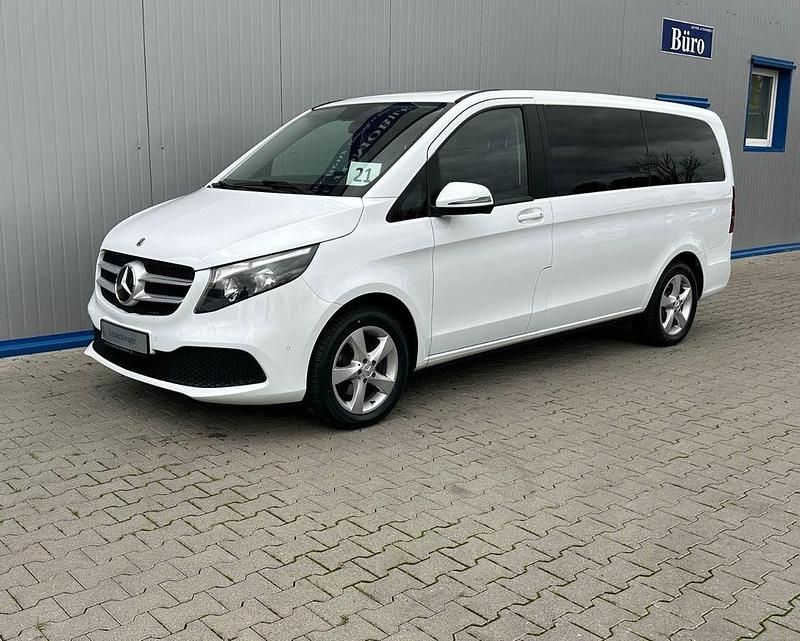 9147 arktikweiss mb 9147 Gebraucht 2020 Mercedes V220 Van / Kleinbus | 29.899 € (Fairer Preis) - Bild 1/4