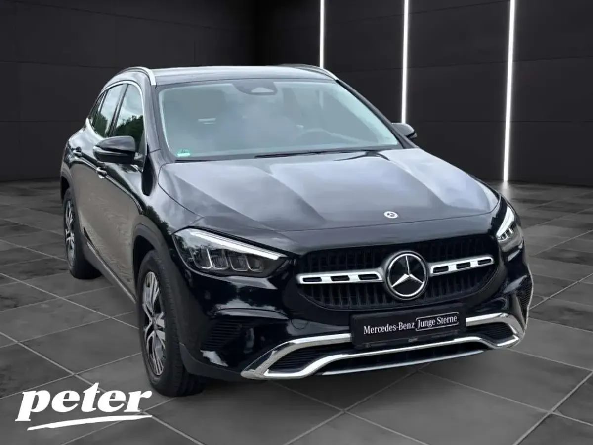 Gebraucht Mercedes GLA200 Progressive 163 PS (119 kW) 2025 Metalliclack kosmosschwarz SUV