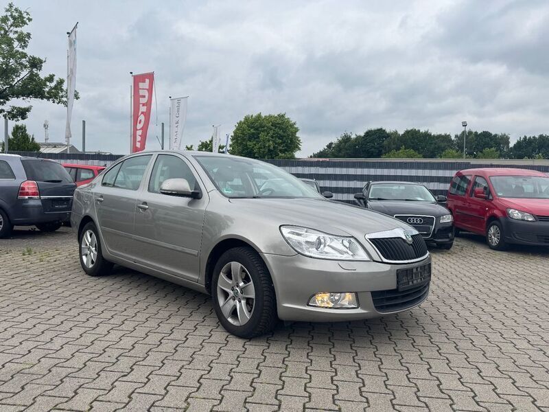 Gold Gebraucht 2012 Skoda Octavia Elegance Limousine | 7.950 € (Guter Preis) - Bild 1/4