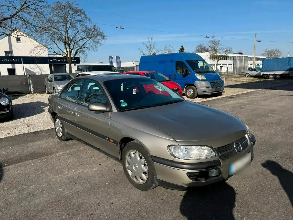 Second-hand Opel Omega 136 CP (100 kW) 1997 Gri Berlinǎ