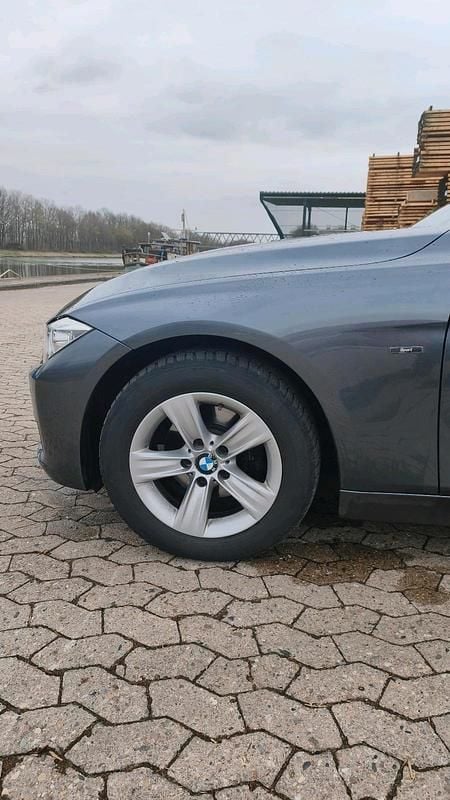 Gebraucht BMW 316 136 PS (100 kW) 2013 Grau Limousine