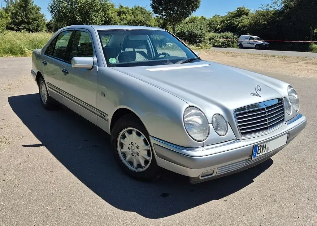 Gebraucht Mercedes E240 Elegance 170 PS (125 kW) 1998 Silber Limousine