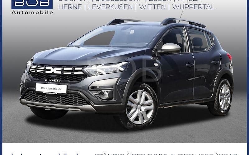 Grau Gebraucht 2023 Dacia Sandero Comfort Kleinwagen | 18.488 € (Fairer Preis) - Bild 1/4