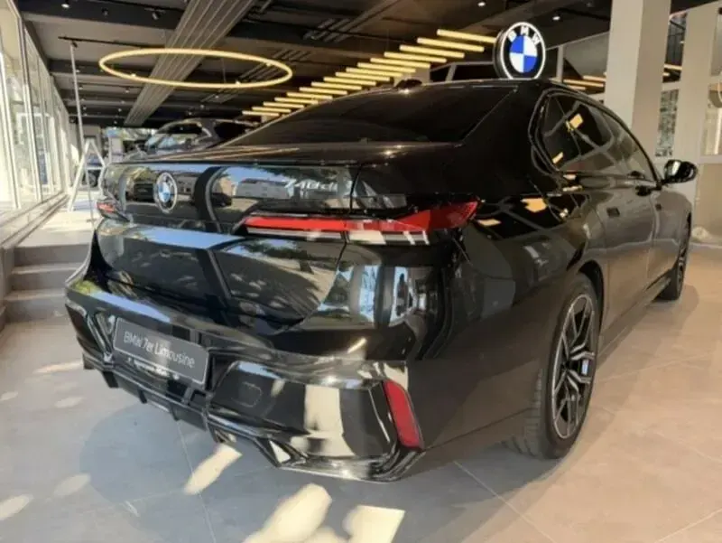 Neu BMW 740 M Sport 286 PS (210 kW) 2026 Saphirschwarz metallic Limousine