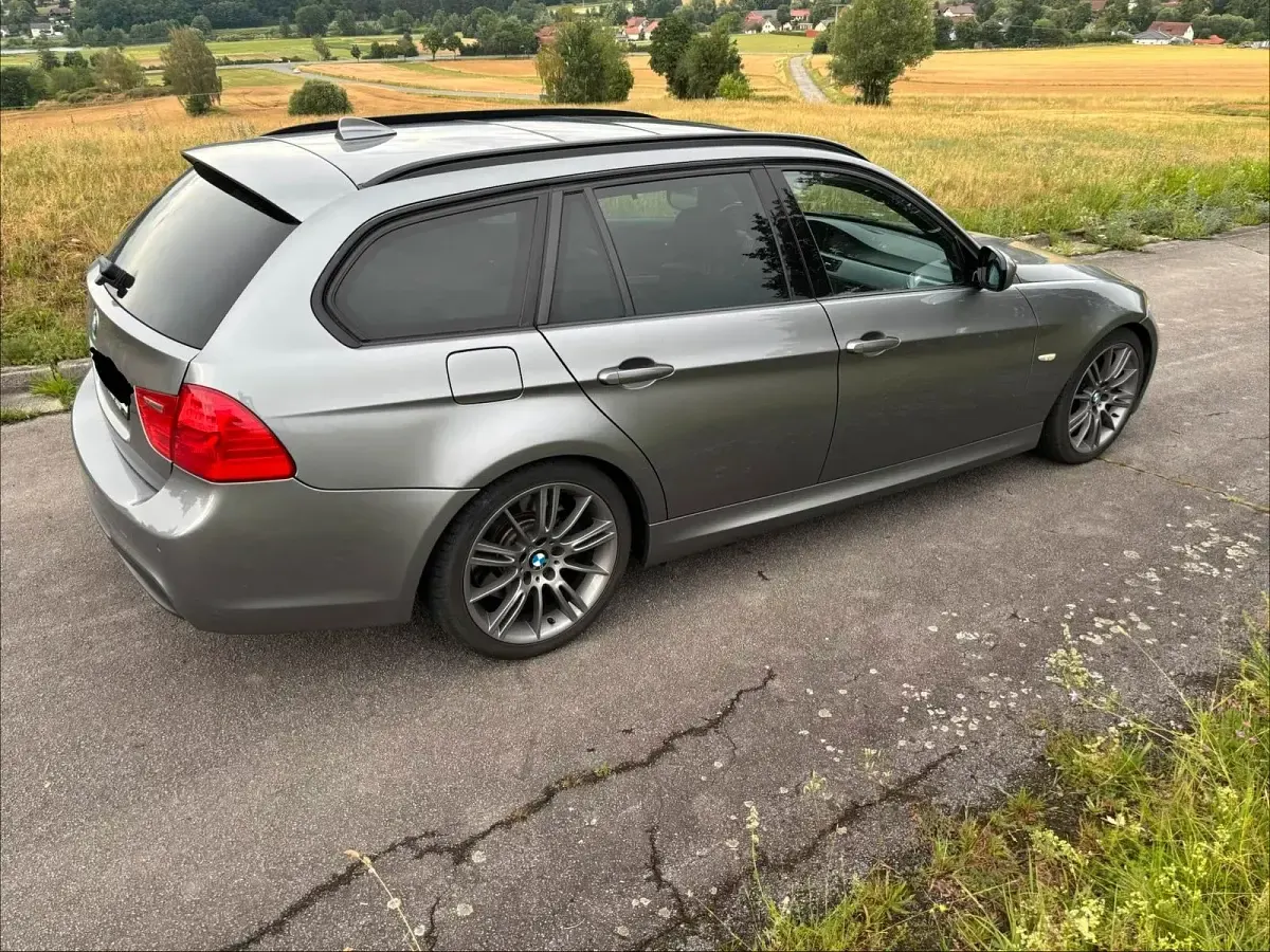 Gebraucht BMW 330 M Sport 272 PS (200 kW) 2012 Grau Kombi