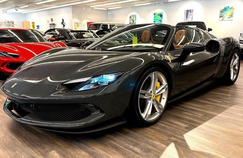 Neu Ferrari 296 820 PS (603 kW) 2025 Grau Cabrio