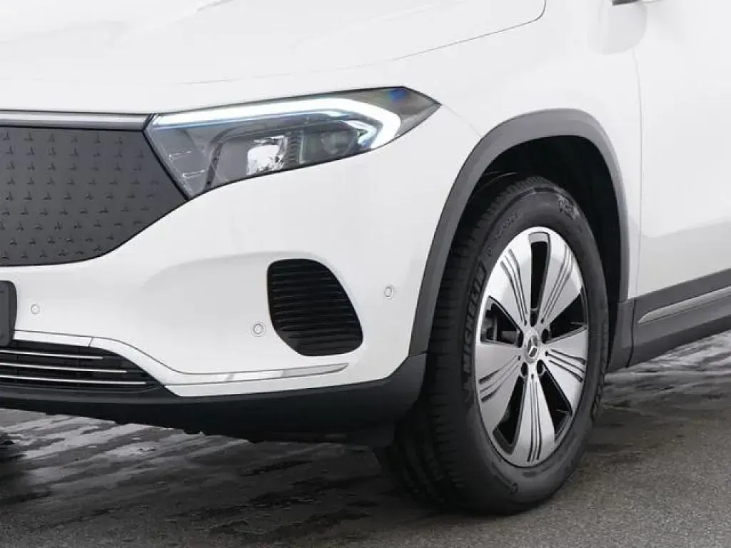 Gebraucht Mercedes EQA300 Advanced 167 kW (228 PS) 2025 Weiß SUV