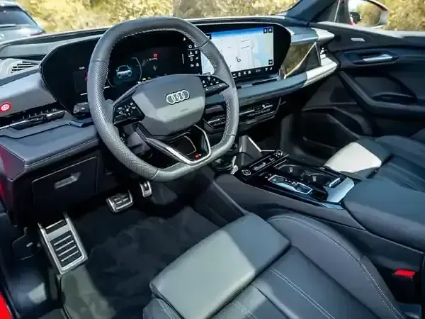 Gebraucht Audi e-tron Ambiente 225 kW (306 PS) 2025 Soneirarot metallic SUV