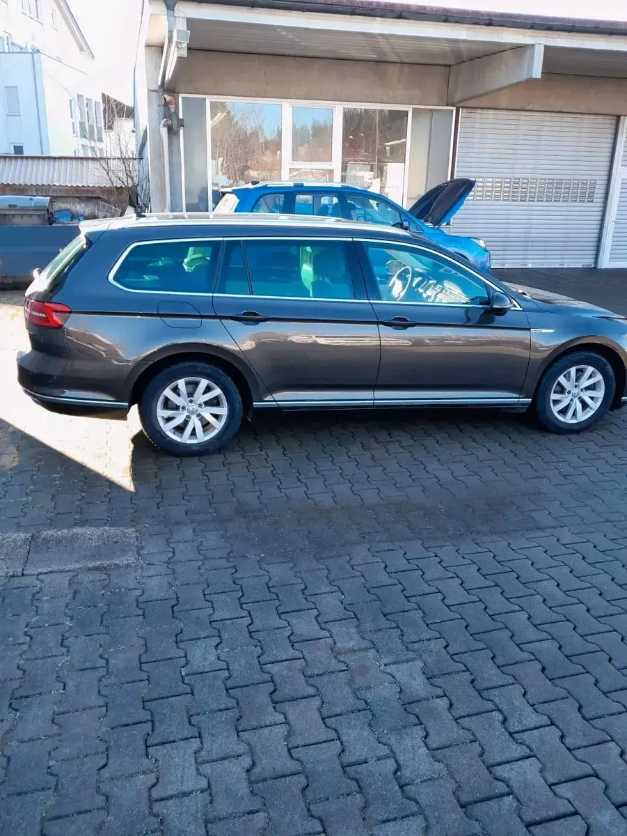Gebraucht VW Passat 190 PS (139 kW) 2018 Braun Kombi