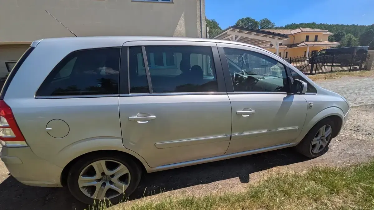 Gebraucht Opel Zafira 116 PS (85 kW) 2010 Silber Van / Kleinbus