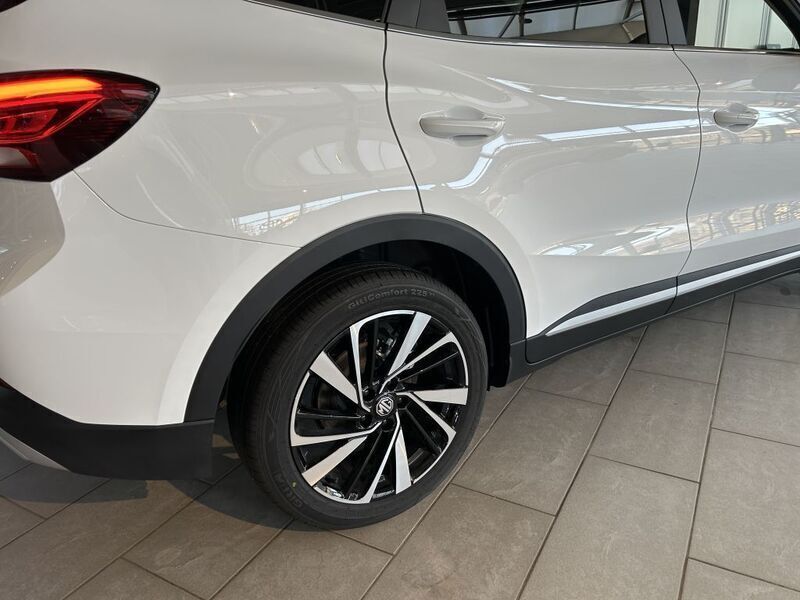 Gebraucht MG ZS Luxury 197 PS (144 kW) 2024 Dover white uni Limousine