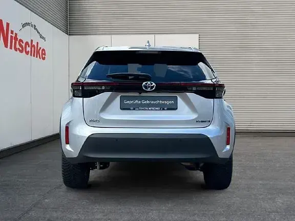 Gebraucht Toyota Yaris Connect Style 116 PS (85 kW) 2022 Shimmering silver metallic Kleinwagen