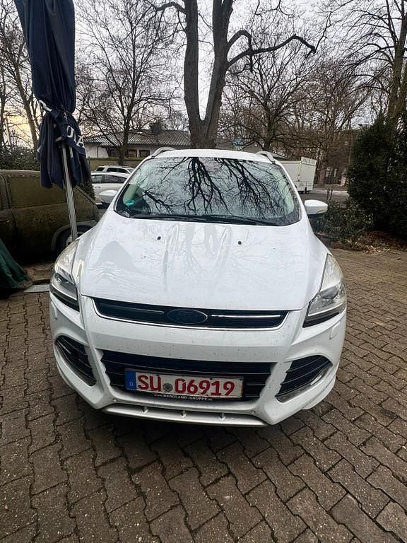 Gebraucht Ford Kuga Titanium 150 PS (110 kW) 2015 Weiß SUV