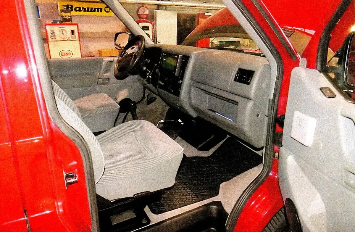 Gebraucht VW Caravelle 110 PS (80 kW) 1995 Rot Van / Kleinbus