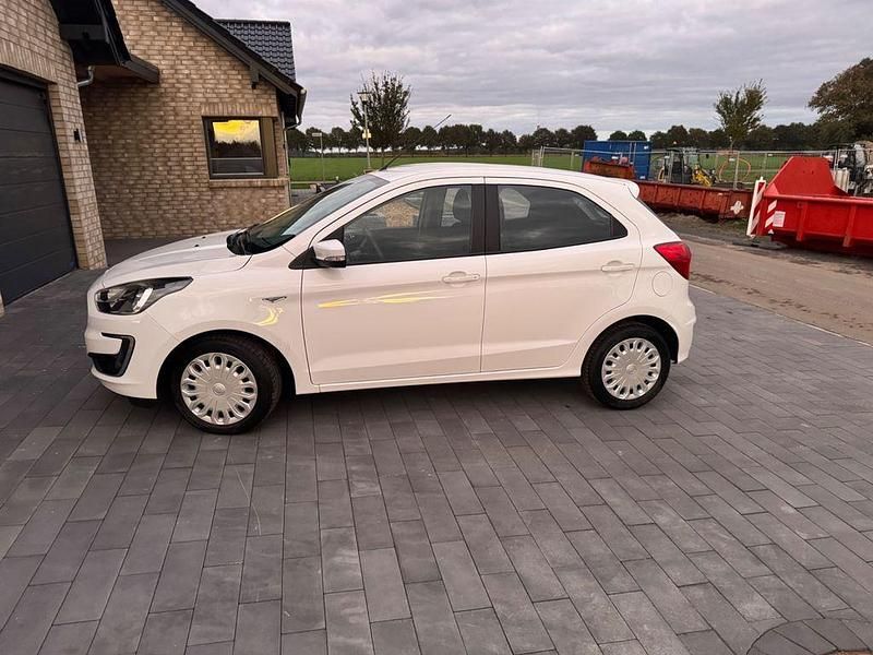 Gebraucht Ford Ka Trend 71 PS (52 kW) 2019 Weiß Limousine