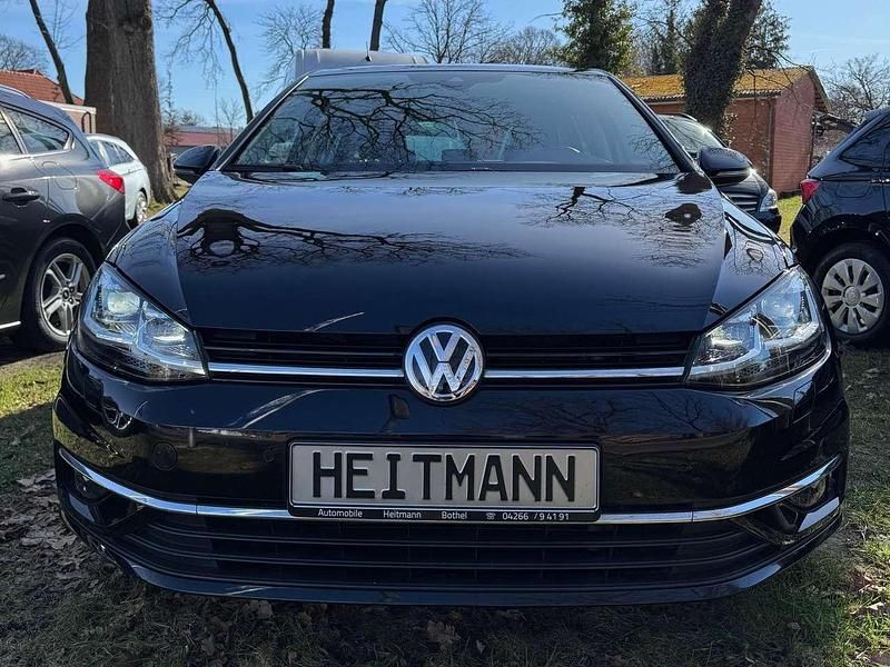 Gebraucht VW Golf VII Highline 150 PS (110 kW) 2019 Deep black perleffekt Kleinwagen